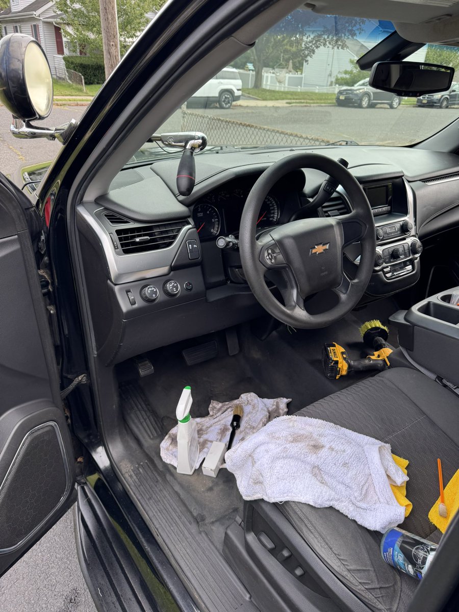 compoundkiller's tweet image. Little cleaning shesh on the Tahoe today , truck is new to me it’s a 2015 this is a reminder to change your damn cabin filter … grossssss