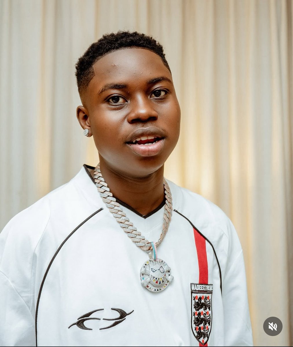 𝔸b𝕒𝕫𝕫 tweet media