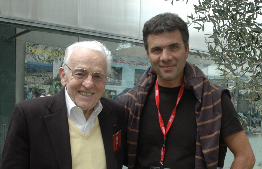 J'apprends avec tristesse le décès du copain, résistant FTP-MOI, Léon Landini qui dans mon film Les Jours Heureux symbolisait la lutte armée qui permit au programme du CNR d'être signé puis largement adopté à la Libération. Un militant qu'on croyait immortel ! Salut Léon !