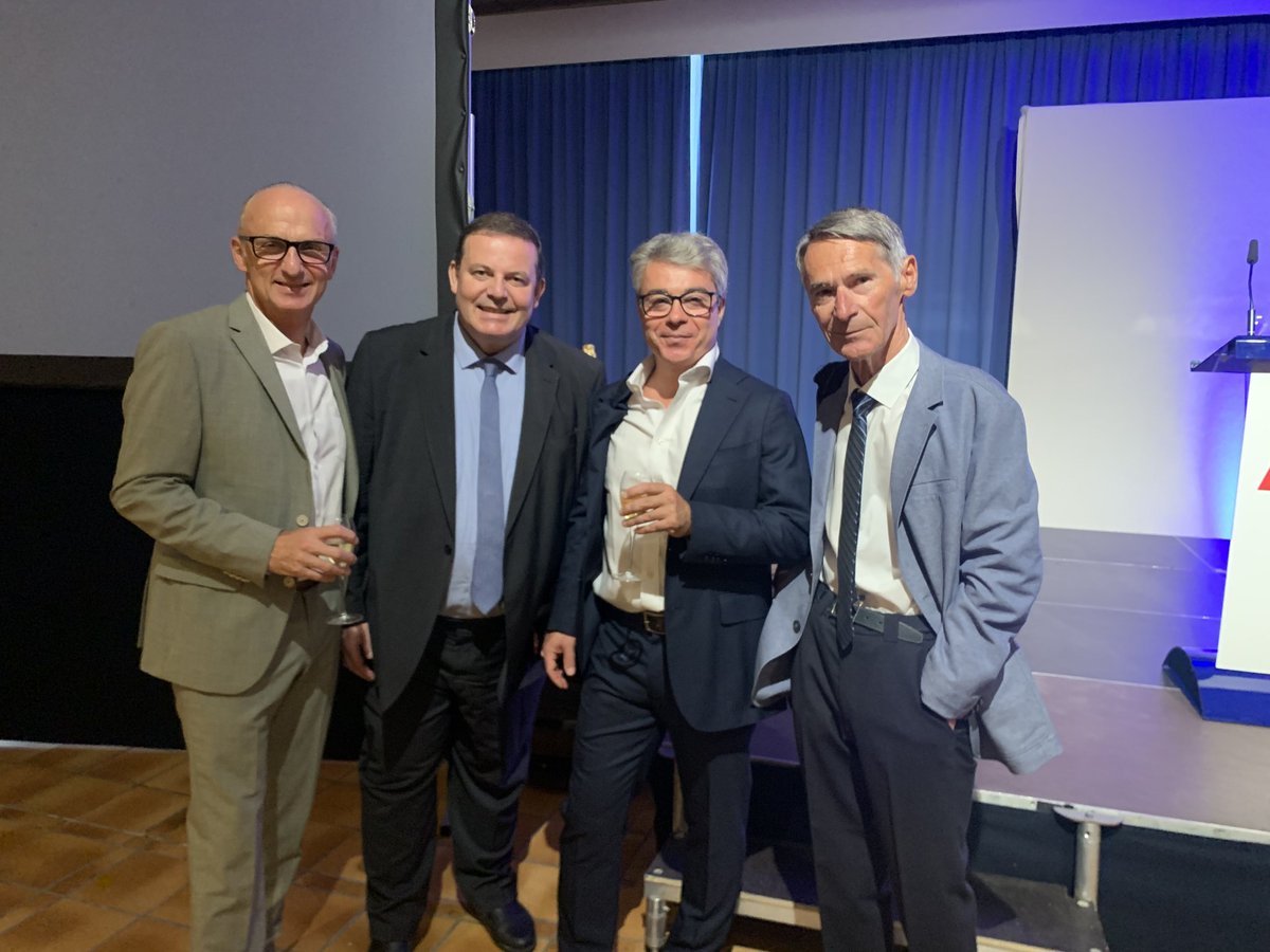 Merci aux Professeurs BAEHREL et RUGGIERI pour la qualité de l’AG de l’Amicale Champ’Ard’Aisne des Opérés du coeur
La chirurgie cardiaque bénéficie de progrès technologiques qui paraissent sans limites
Mais rien ne remplacera la relation humaine du soin
<a href="/CHUdeReims/">CHU de Reims</a>