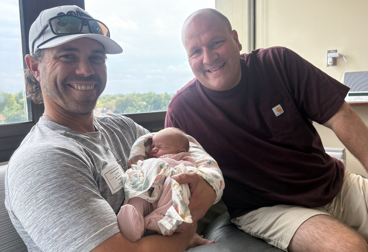 CoachVBerg's tweet image. Congrats to @Coach_Kaman on becoming a dad!  You and the Mrs. are
both amazing coaches but going to be even better parents!