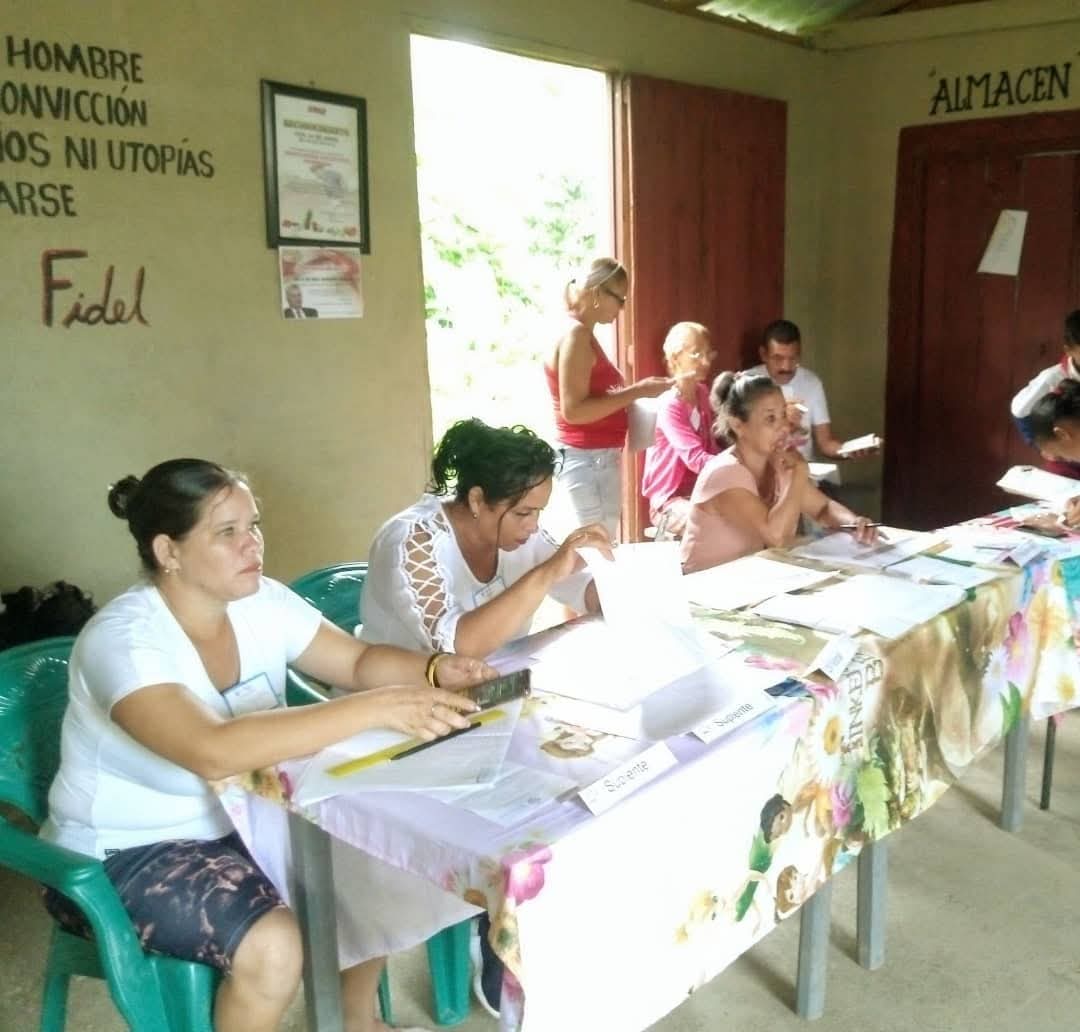CEPGuantanamo's tweet photo. En el municipio Baracoa, Primera Villa fundada en Cuba, se desarrollan los procesos para cubrir cargos vacantes con total transparencia, imparcialidad y legalidad en las circunscripciones No. 66 El Turey y No. 54 Saiba.

#JuntosPorLaDemocracia #JuntosPodemosMás #CENCuba https://t.co/HGchTMKvIy