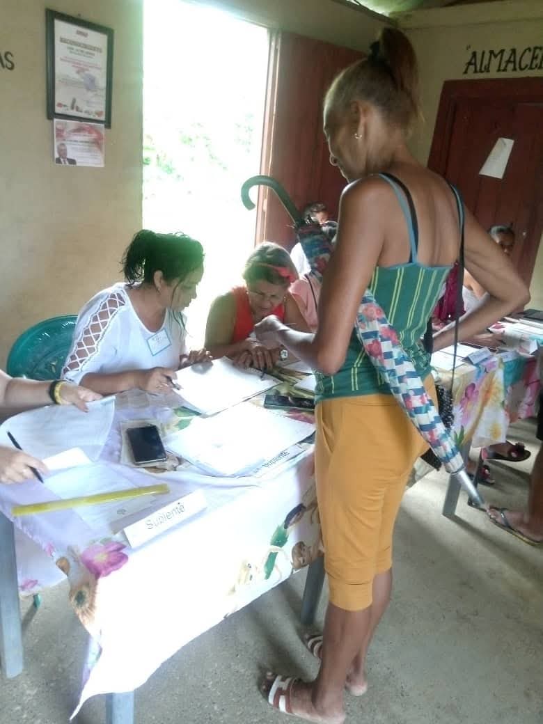 CEPGuantanamo's tweet photo. En el municipio Baracoa, Primera Villa fundada en Cuba, se desarrollan los procesos para cubrir cargos vacantes con total transparencia, imparcialidad y legalidad en las circunscripciones No. 66 El Turey y No. 54 Saiba.

#JuntosPorLaDemocracia #JuntosPodemosMás #CENCuba https://t.co/HGchTMKvIy