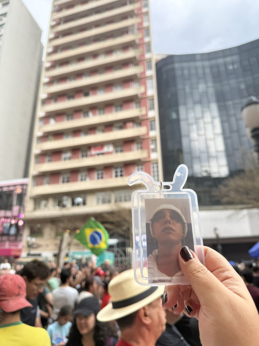 JIYONGDRN's tweet photo. kwon jiyong presente no ato contra bolsonaro aqui em curitiba !!!!! https://t.co/9j0UZr7cBd