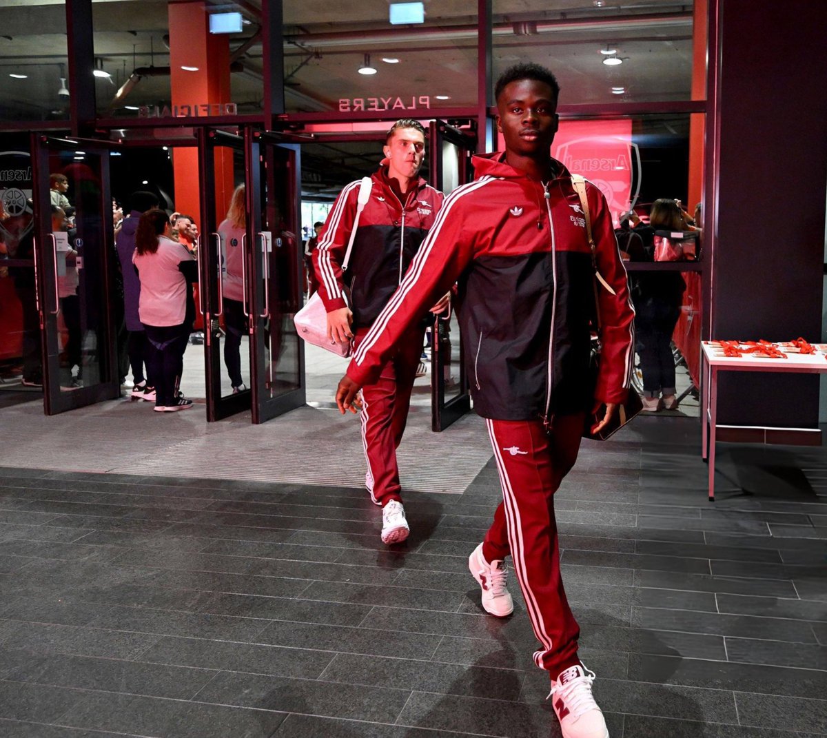 ysb_o2's tweet image. وألَذُّ من طيب الشرابِ على الظما 
لُقْيَا الأحبةِ بعد طولِ غيابِ.