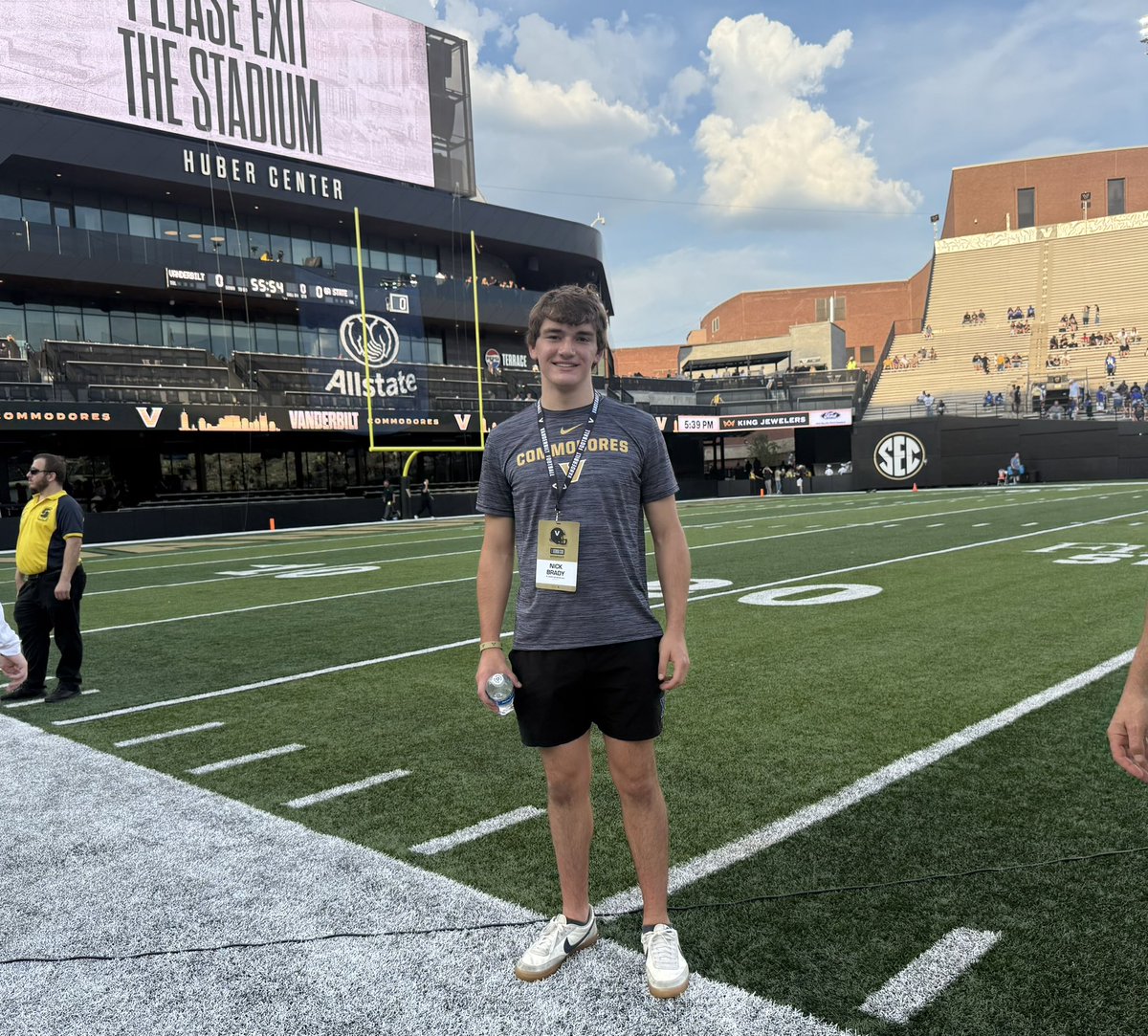 I had a great time down in Nashville at <a href="/VandyFootball/">#10 Vanderbilt Football</a>! Thank you <a href="/CoachGallantST/">Shane Gallant</a> and <a href="/coachj_lepak/">Jeff LePak</a> for having me down!

<a href="/1coachmorrison/">Coach Morrison</a> <a href="/HKA_Tanalski/">Adam</a>