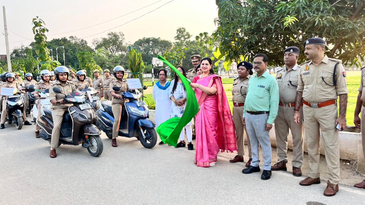 dmdeoria's tweet photo. आज पुलिस लाइन से महिला पुलिस कार्मिकों द्वारा नारी सुरक्षा, सम्मान एवं स्वावलंबन को समर्पित मिशन शक्ति-5.0 के अंतर्गत निकाली गई बाइक रैली को हरी झंडी दिखाकर रवाना किया गया।
@UPGovt @CMOfficeUP @ChiefSecyUP @InfoDeptUP https://t.co/AM4IC21Iem