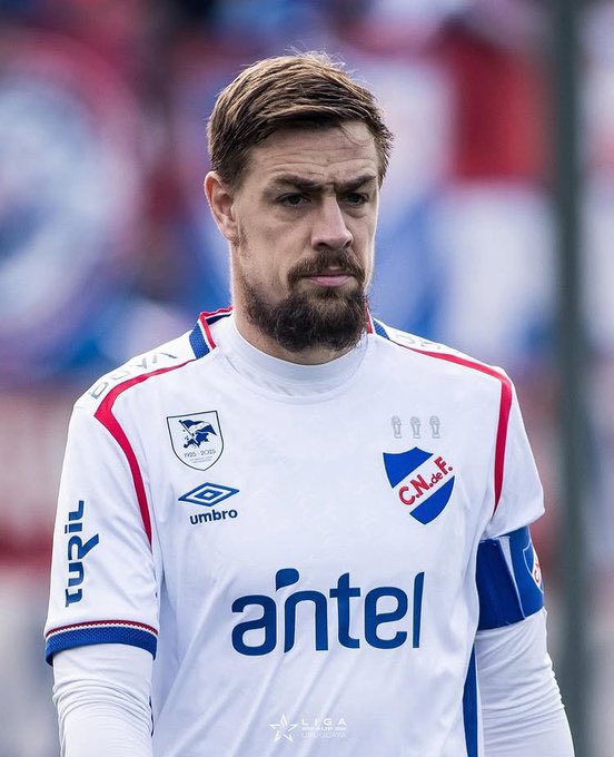 Partido consagratorio de Coates el de ayer. Le ganó todos los duelos a Abel Hernández y demostró su jerarquía en todo momento del partido.

Mostró porque es el capitán de Nacional.