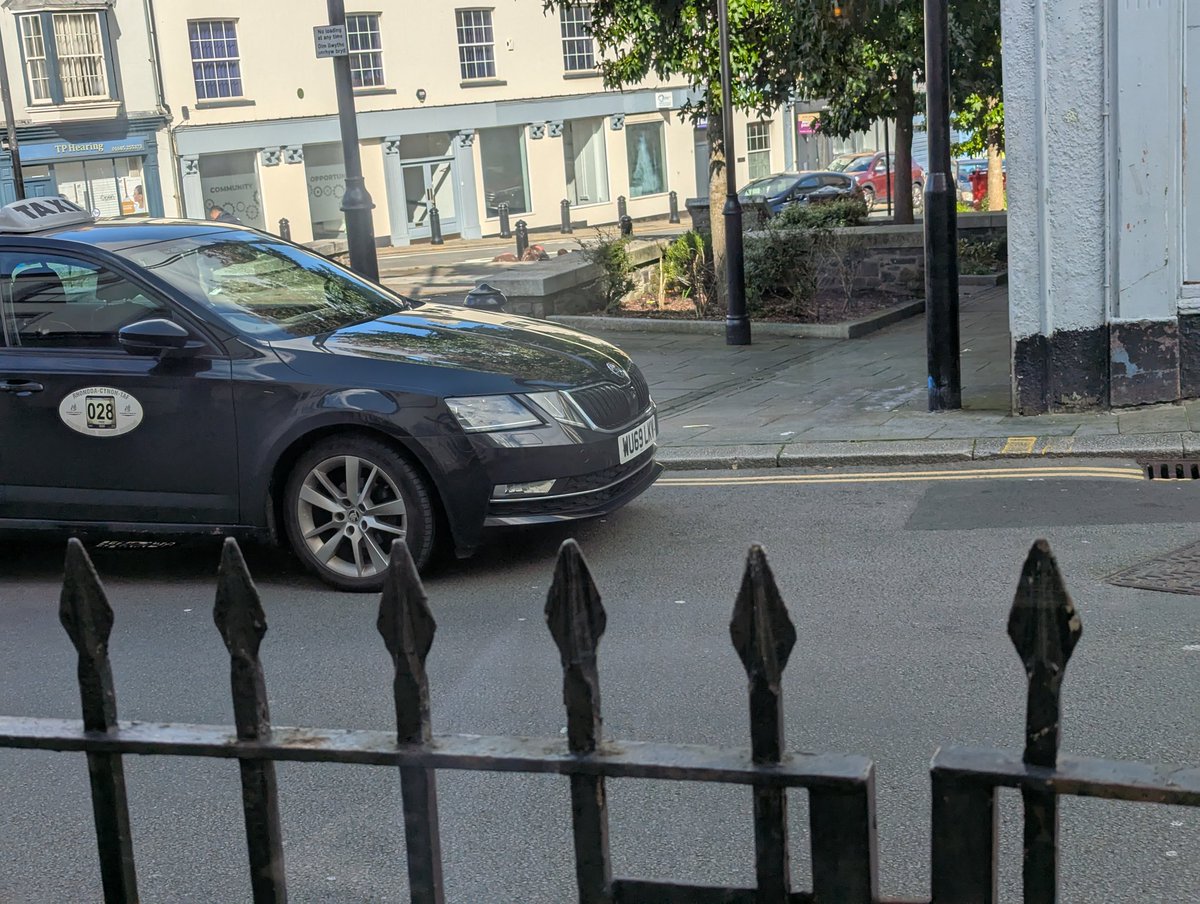 Hey <a href="/RCTCouncil/">RCT Council</a> I think the double yellow kerbstone markings need repainting outside Amore in aberdare. A taxi driver parked here and walked off. 

Perhaps the driver should be reminded of the highway code as well.