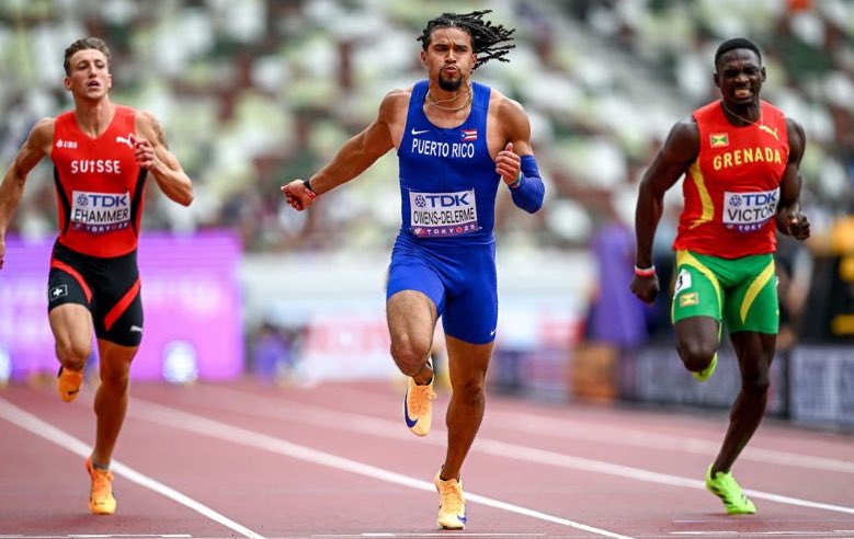 Bonita_Radio's tweet photo. El atleta puertorriqueño Ayden Owens Delerme escribió una nueva página en la historia del deporte nacional al conquistar la medalla de plata en el decatlón del Mundial de Atletismo celebrado en Tokio.

Owens Delerme acumuló un total de 8,784 puntos tras completar los diez eventos, quedando a solo 20 puntos del campeón mundial, el alemán Leo Neugebauer, quien finalizó con 8,804 puntos.

El boricua brilló al ganar los eventos de 100 metros lisos, 110 metros con vallas y 400 metros lisos, además de lograr el segundo lugar en los 1,500 metros.

#bonitadeportes #puertorico #ponloenlanevera #tokyo2025