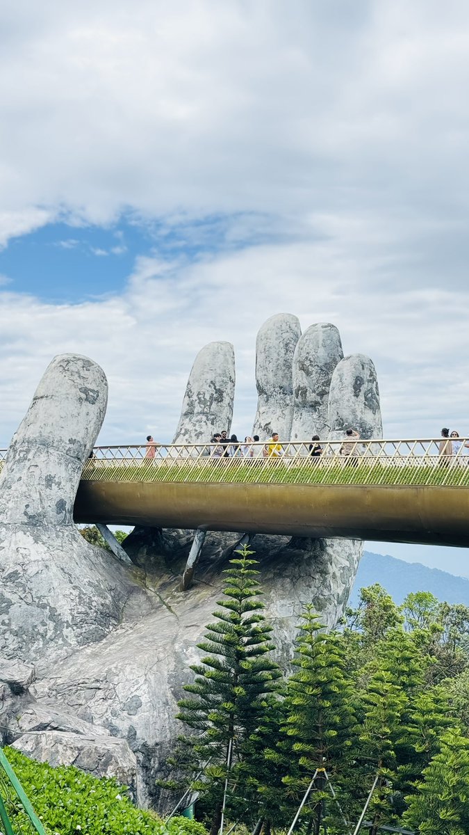 KrishnaDash93's tweet image. 🧵1/ Want to travel Vietnam in true luxury without spending a single rupee on rooms? 🌏 Here’s how I unlocked a 9-night, 4-city dream vacation ALL 😉 on Axis Atlas Edge Miles. 

With new issuance stopped, a tribute to ATLAS (Fav Globe Card)

#HotelHacks #PersonalFinance #Atlas