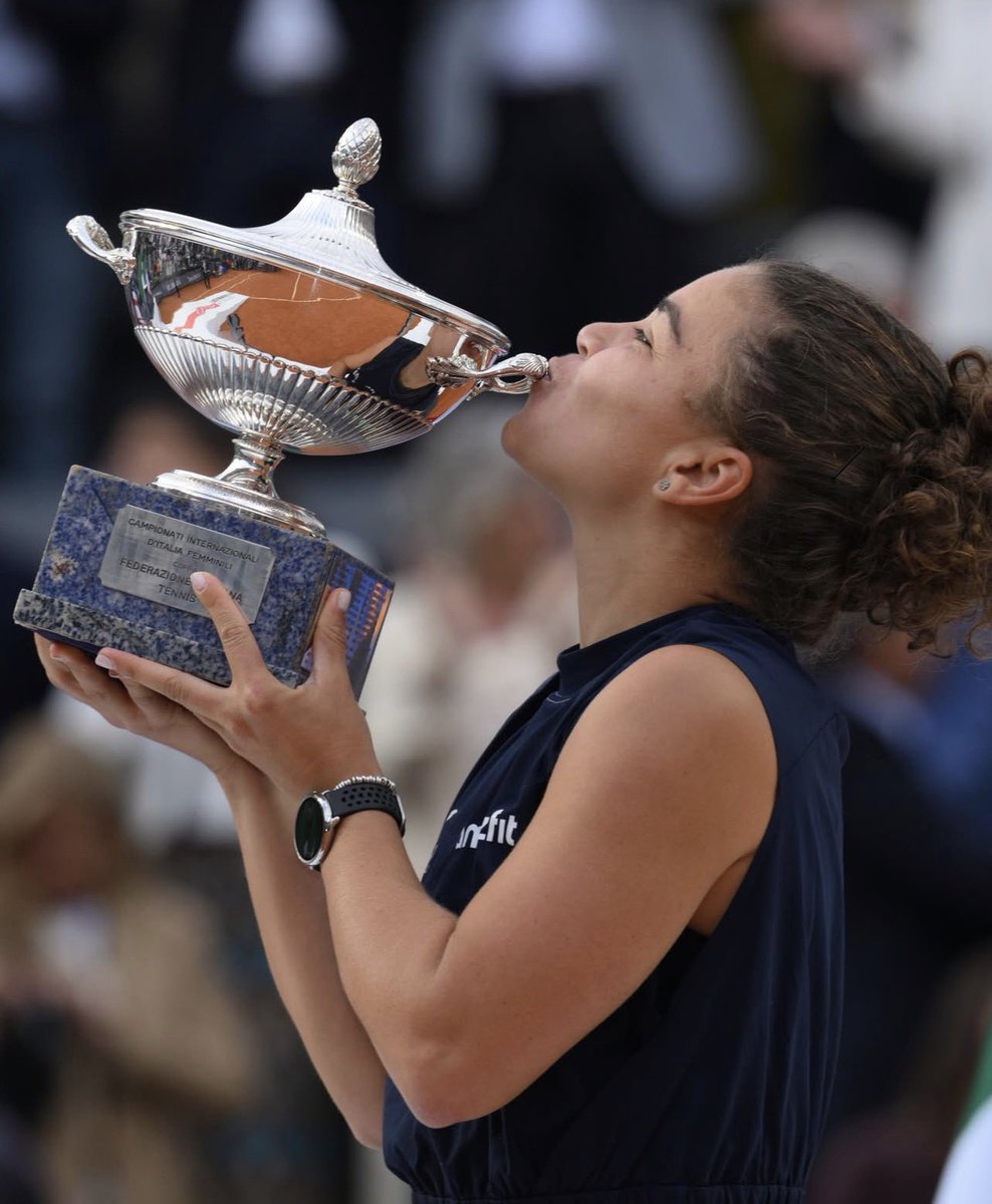 boccardi_marioo's tweet photo. ✅She won the title in Rome (both singles and doubles)
✅She won another Billie Jean King Cup title

Italy can't thank Jasmine Paolini enough

Absolute LEGEND of Italian sports https://t.co/Q8W1RJzTC4