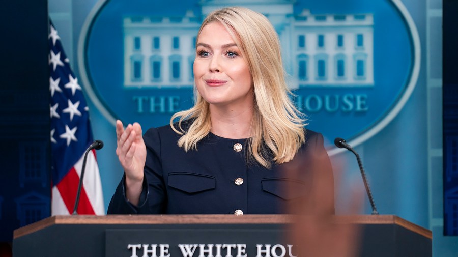 worldpulsenow's tweet image. Trump&apos;s $100,000 fee for H-1B visa applications raises alarms among tech firms and foreign talent, potentially threatening U.S. innovation. Long-term effects on skilled immigration remain unclear. #H1B #TechI… worldpulsenow.com/trends?id=c_a5…