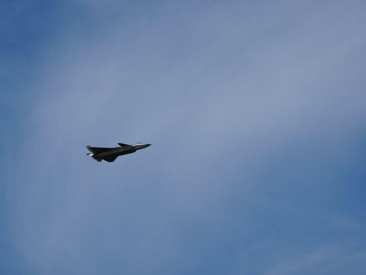 China24Official's tweet image. China’s J-20 stealth fighter jet has been put on public display for the first time, drawing crowds at the Changchun Air Show in northeast China’s Jilin Province. Four of the aircraft also performed a flyby, escorting a KJ-500 early warning aircraft. 
#AirShow #ChinaTech #WhatsNew…