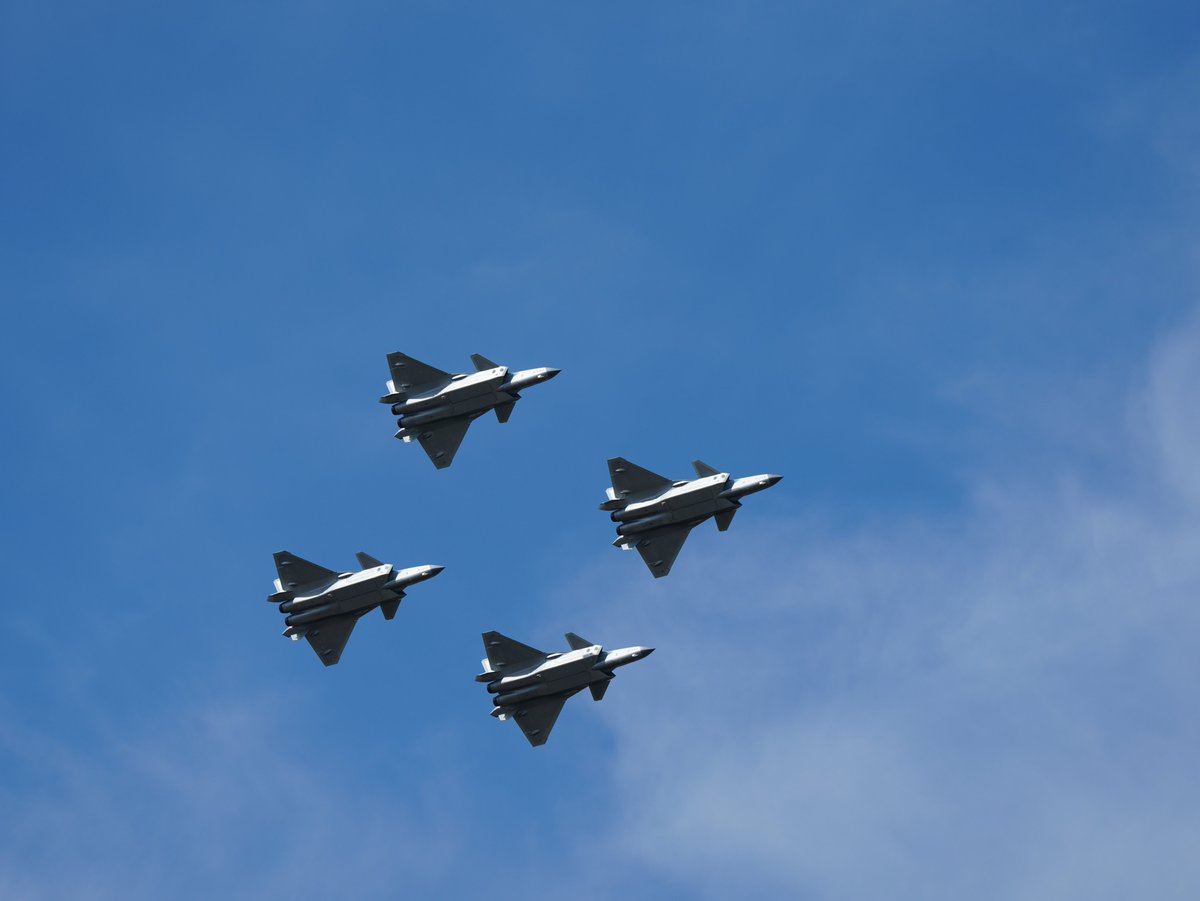 China24Official's tweet image. China’s J-20 stealth fighter jet has been put on public display for the first time, drawing crowds at the Changchun Air Show in northeast China’s Jilin Province. Four of the aircraft also performed a flyby, escorting a KJ-500 early warning aircraft. 
#AirShow #ChinaTech #WhatsNew…