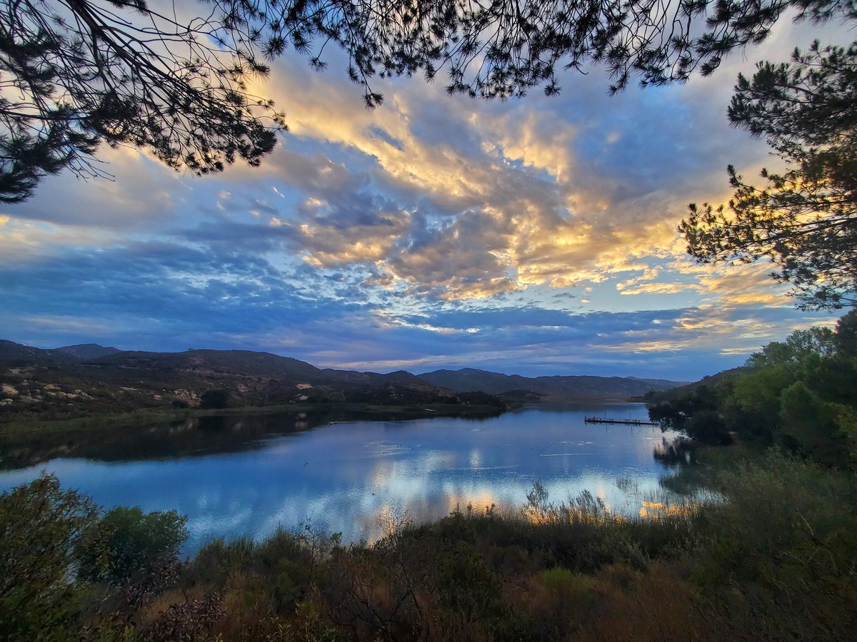 seanpeer3's tweet image. Happy Sunday, from Dixon Lake.