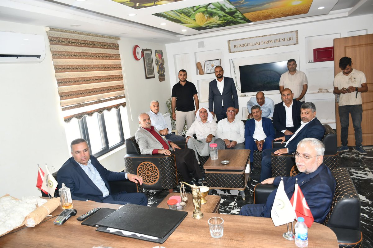 📍Eyyübiye/Vergili Kırsal Mahallesi

Milletvekilimiz <a href="/malicevheri/">𝐃𝐫. 𝐌𝐞𝐡𝐦𝐞𝐭 𝐀𝐥𝐢 𝐂𝐞𝐯𝐡𝐞𝐫𝐢</a> ve İlçe teşkilatımızla birlikte; 

Vergili Kırsal Mahalle Muhtarımız Ragıp Yüksel ve Hemşehrilerimizle bir araya gelerek hasbihal ettiler.

Milletimizin derdiyle dertlenip, sevincine ortak olacağız, sorun ve talep