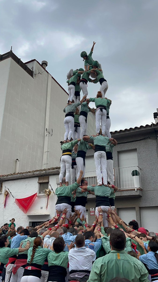 CastellerMollet's tweet photo. 🌞 Resum Diada Fira d'Artesans 🌞

@CastellerMollet - 2Pde4, 5de7, 3de7a, 4de7, Vde5
@CollaJoveLH - Pde4, Pde4ps, 3de6, Pde4, Pde4
PobleSec - 2Pde4, 3de6, 4de6, 3de6a, 2Pde4

💚 Com sempre, el més important, TOT DESCARREGAT! 💚

#castells #LiniaVerdClaret
#ambtumesamunt #cdm https://t.co/fO3LBvE7r0