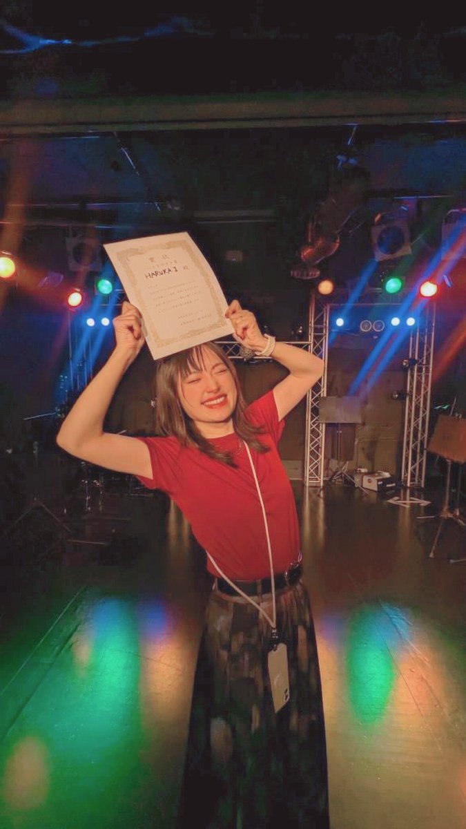 20250921シアーライブ四ツ谷にて【愛を込めて花束を】でベストアクト1位をいただきました😭✨
シアー合唱祭で一緒のチームだった仲間たち、Open Micイベント等で一緒になったお友達、たくさんの人が応援にきてくれてそれがもう幸せだし、現地で声をかけてくれた方もありがとうございました🫶