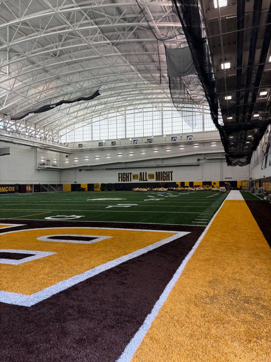 Great day at Western Michigan, was impressed with the facilities and amazing game day atmosphere.  thanks to coach <a href="/CamAllenFB/">Cam Allen</a> and coach <a href="/CoachLT39/">Lance Taylor</a> for the invite!