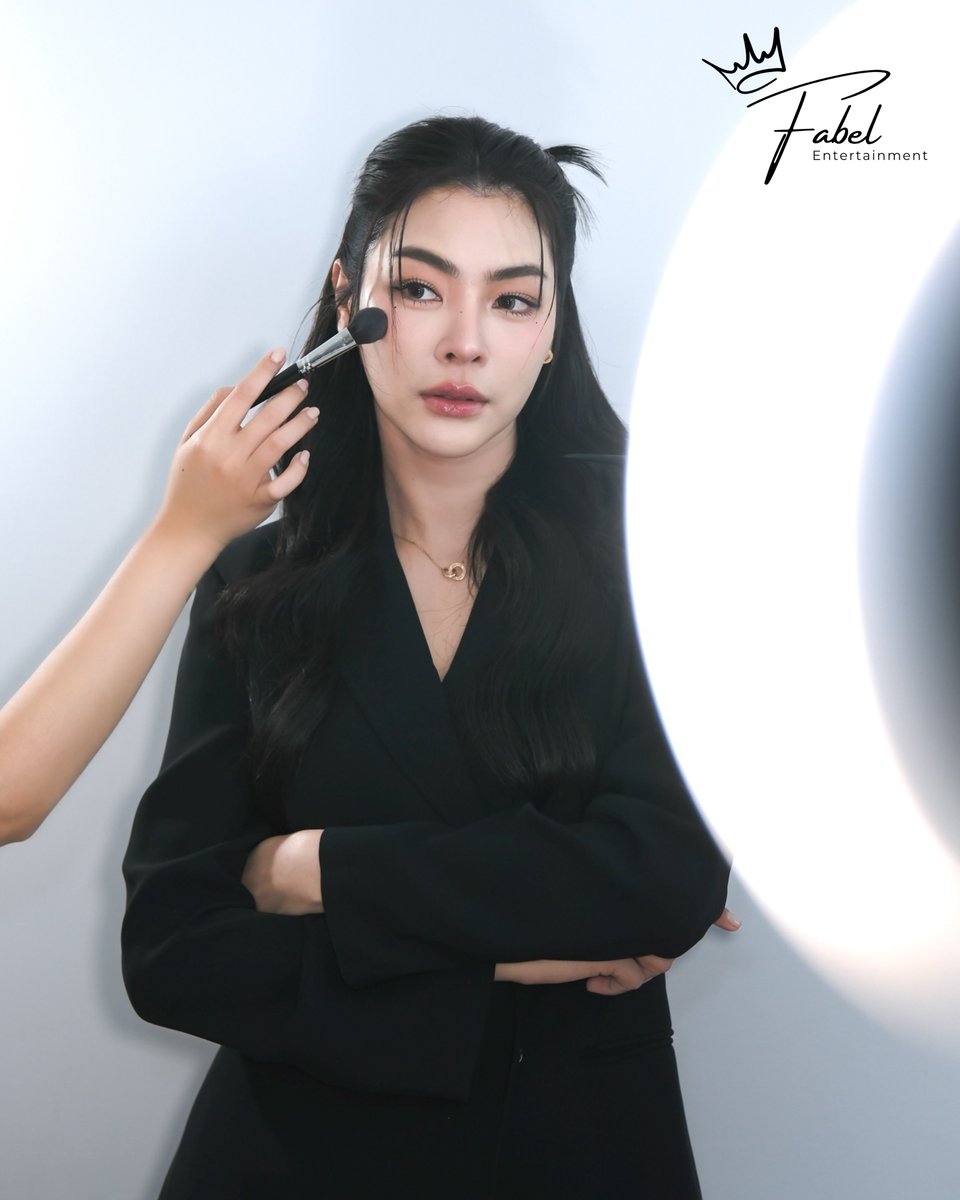 ปัดต่อไม่รอแล้ววววว 😜

PERAYA LIVE MAC

#MacCosmeticsxFaye