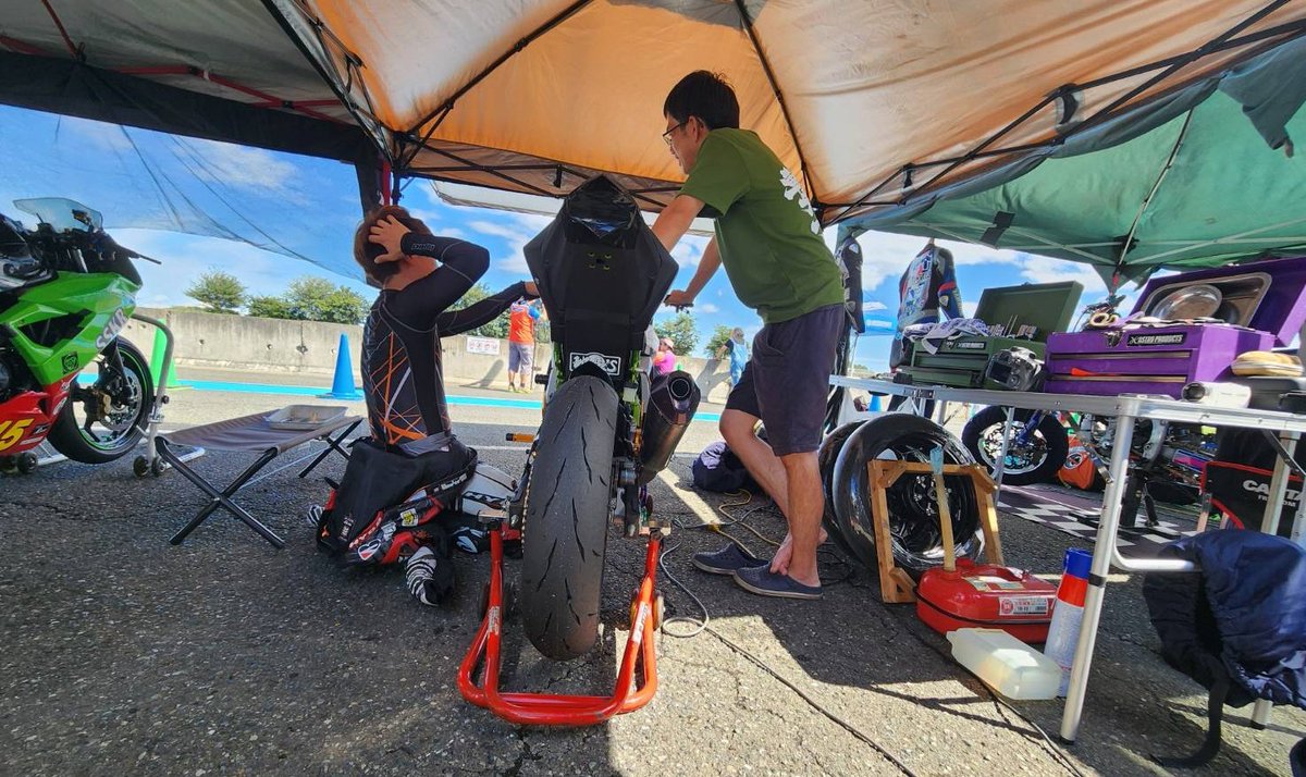 ken50_MCZ's tweet photo. 2025 #SSKILLERS 第3戦 single4-E
Pole to WIN🥇&amp; Record break💥

初乗りバイクのぶっつけレースでしたが何とかまとめられました！
タイムは伸ばし切れずでしたが、何度もセット変更に付き合って頂き感謝です。
なにより楽しかった!!!ありがとうございました!!!

さて。岡山へGO。

#班長s https://t.co/pZmkUUnIwK