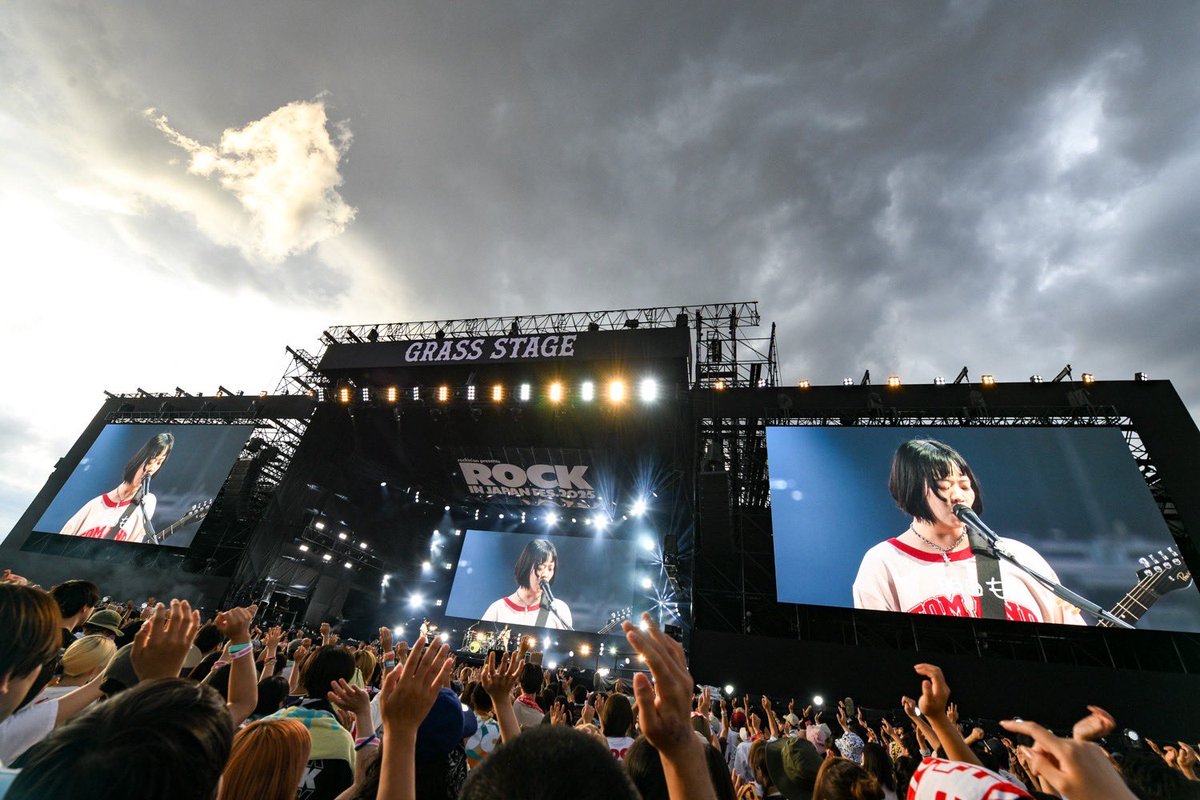 本日は
🎸「ROCK IN JAPAN FESTIVAL 2025」🎸
に出演しました🙌

みんなの声がよく聞こえてめちゃテンション上がった〜!!!🗣️
あと「明日も」の途中でパッと光が射した時はちょっと感動しちゃったな😌
今年最後の夏フェス、最高でした!!!
 
お越しくださった皆さん
ありがとうございました!!!🍈(松岡)