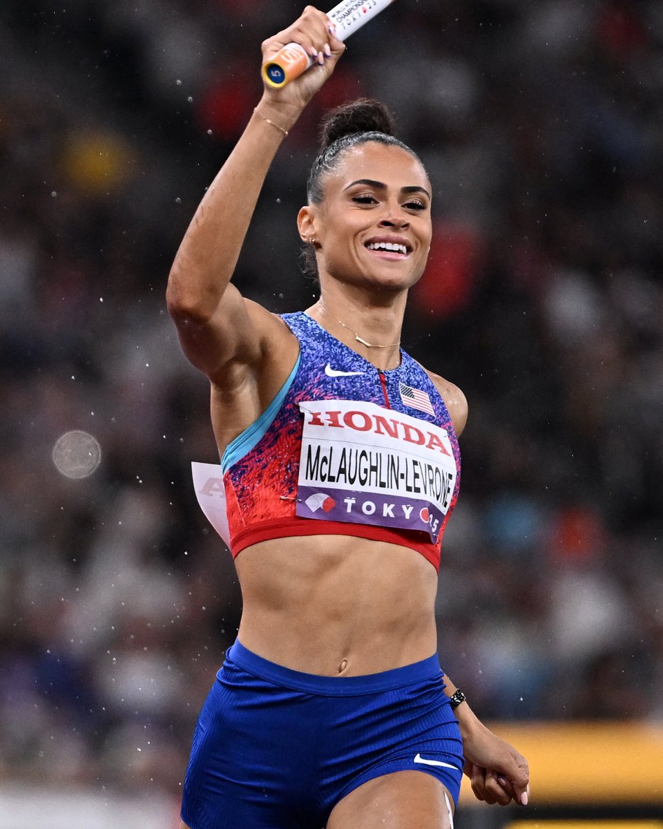 TAGHeuer's tweet image. Legacy in motion.

@GoSydGo powers Team USA to 4x400m World Championship gold with a phenomenal performance. 

#DesignedToWin #TAGHeuer