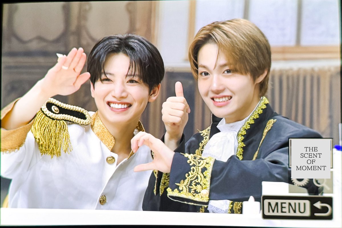 250921 LOVE PULSE 컨셉 팬사인회
뀨앤삐
하하하
#준규 #JUNKYU #ジュンギュ #도영 #DOYOUNG
#TREASURE #트레저