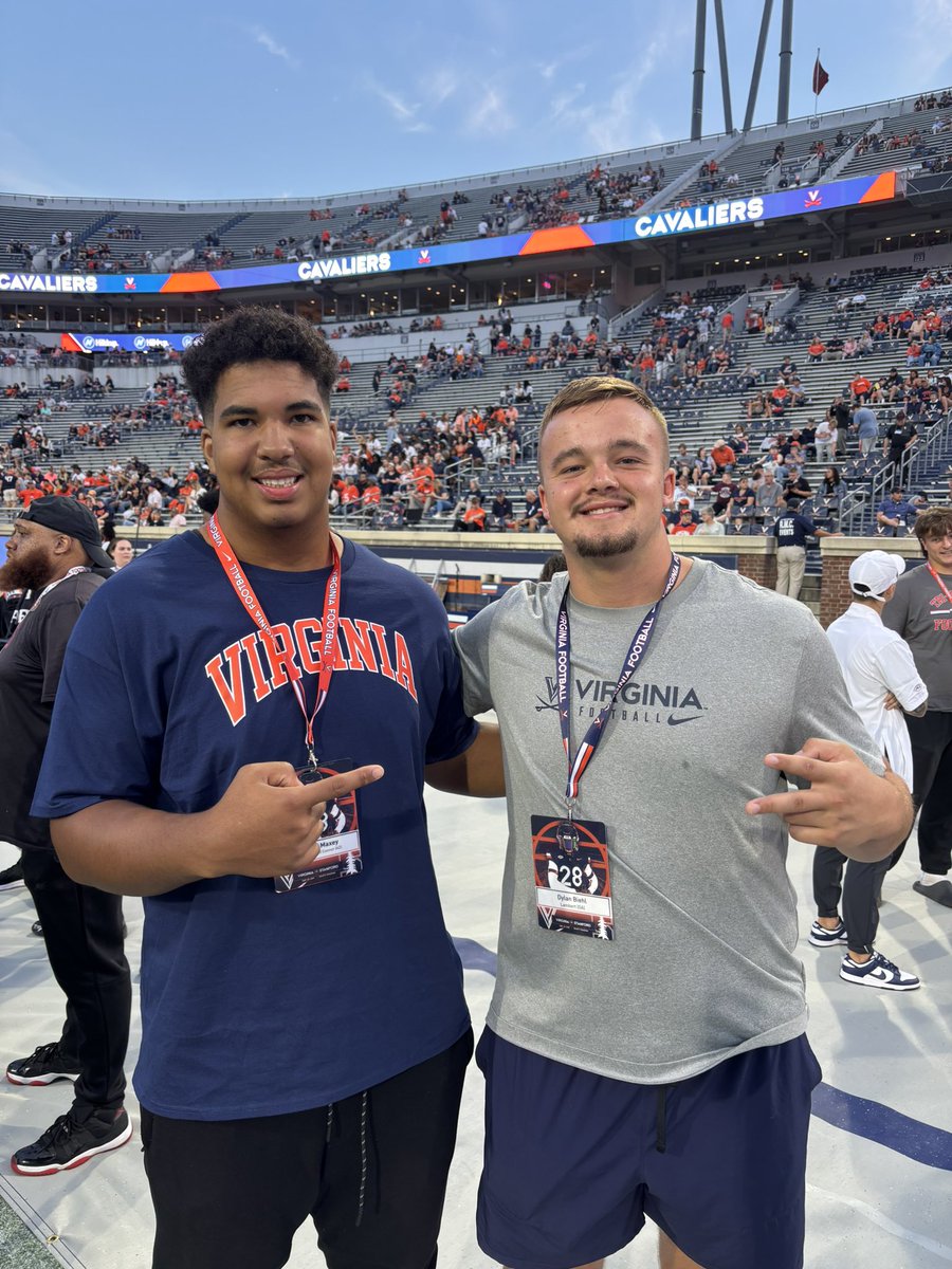 Great night <a href="/UVAFootball/">Virginia Football</a> nice dub!  Enjoyed getting to know some guys that would fit the future OL room perfectly!  My guy <a href="/carterjonesfb/">Carter Jones</a> <a href="/dominicblack56/">Dominic Black 3⭐️</a> <a href="/MaxeyFootball/">Jaden Maxey ⭐️⭐️⭐️</a> <a href="/QmariH_1/">Q'mari “ Big Q ” Hudson 4⭐️</a> 

#GoHoos
