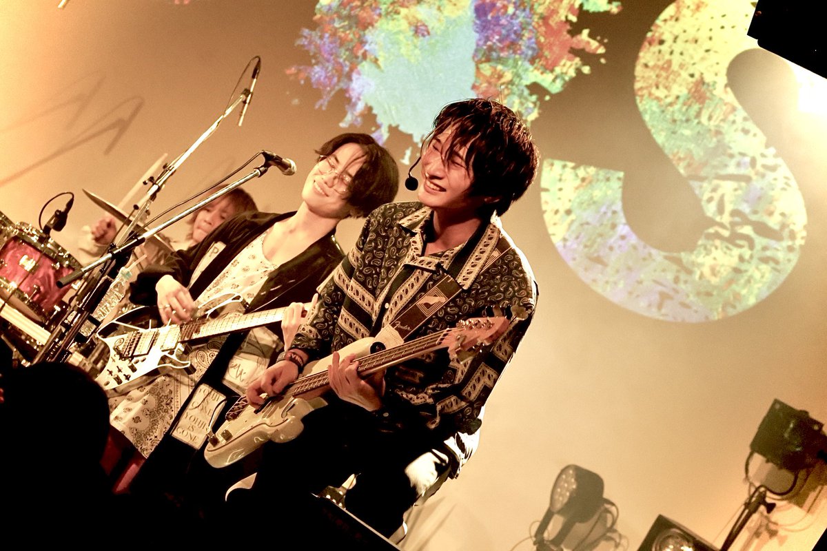 ファンクラブ限定
BURNOUTSYNDROMES
20th Anniversary LIVE in TOKYO

ご来場いただきました燃尽文庫の皆さん
最高にアツい時間をありがとうございました！✨

結成20周年を迎えられたのは
皆さんの応援のおかげです！
これからも #BURNOUTSYNDROMES をよろしくお願いします❤️‍🔥