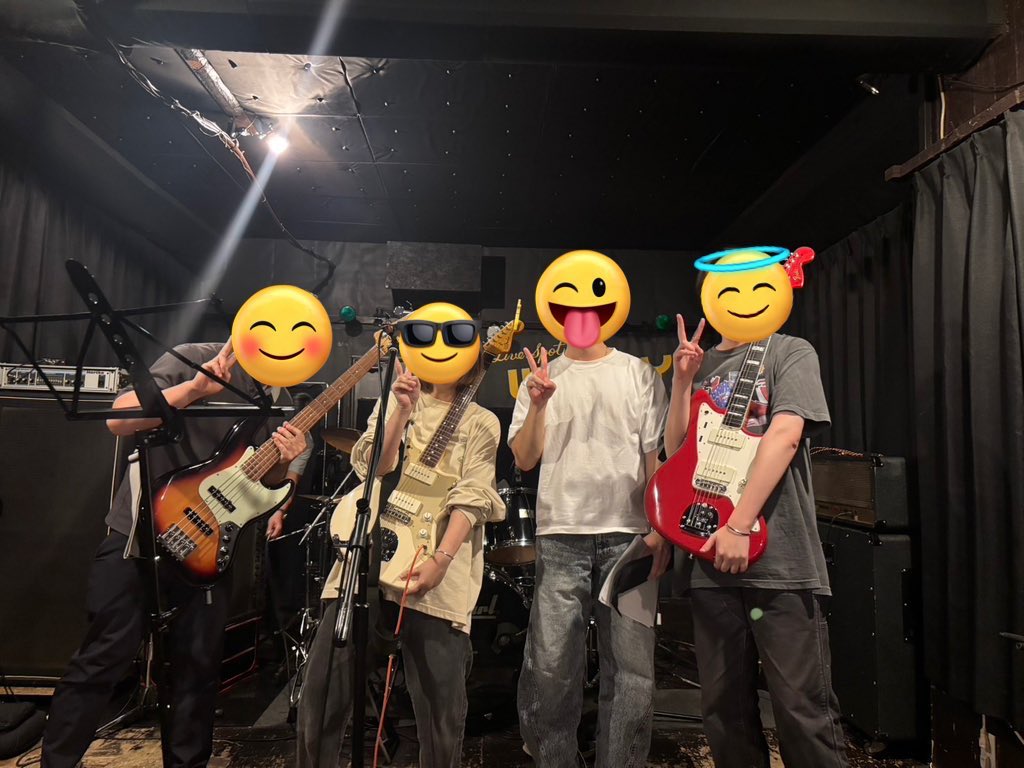 ありがとうございました。WOODY LIVEトリ、潔白サイレンでーした！
演者様、お客様共に今日この日この場所を選んでくれてありがとう！！！

エゴサするから潔白サイレンで感想くれると嬉しいナ...（小声）

1.冷夏
2.あなたの色
3.ポエトリー
4.雨のまち
5.houseki
6.夕警