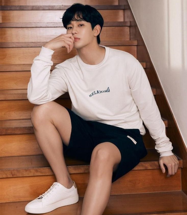 #KimSooHyun The pride of SK entertainment industry! Argue with your keyboard 😋😋😋