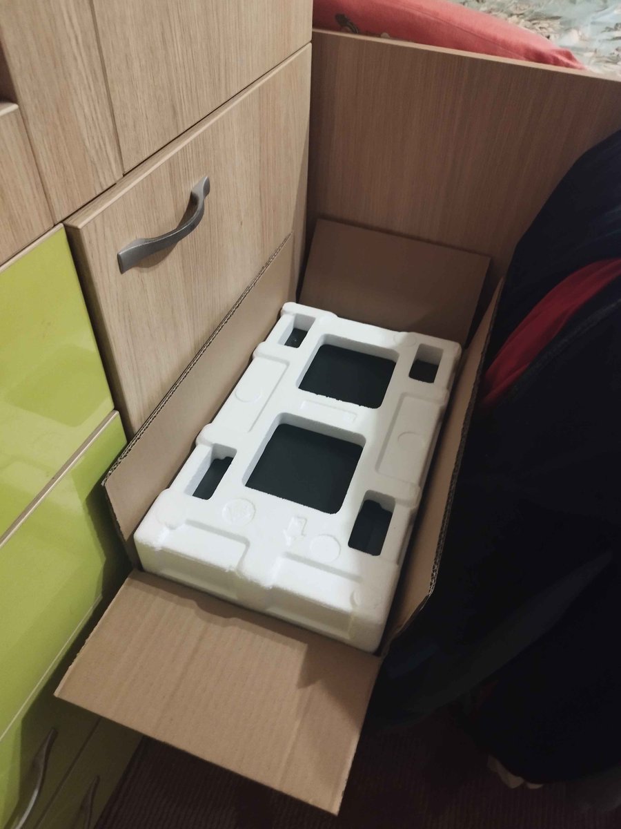 ok since it was my birthday 2 days ago yes i didn't announce it here but yesterday me and my best friends bought this which is a new PC case so yeah and for anyone wondering yes i spent my birthday in the best way possible