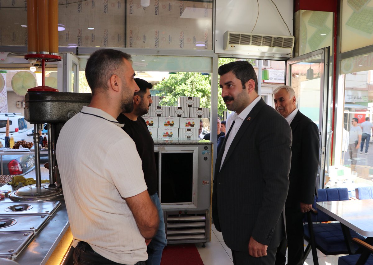 ibrahimeyyupogl's tweet photo. 🤝 #Esnaf Ziyaretimiz!

#Ceylanpınar ilçe Başkanımız İhsan Değirmenci, Kadın Kolları Başkanımız Meral Beşkat ve Gençlik Kolları Başkanımız Fatih Güntekin ile birlikte;

Esnaf ve vatandaşlarımızı ziyaret ederek hayırlı ve bereketli kazançlar diledik. Her daim olduğu gibi bundan sonra da esnafımızın yanında olmaya, sorunlarını dinleyip çözüm üretmeye devam edeceğiz.

@RTErdogan @Akparti @abuyukgumus @IHSANDEGIRMENC @Fatihguntekinn @MeralBeskat