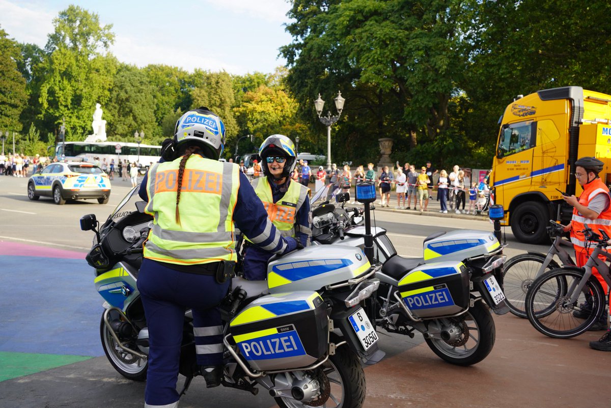 #ServiceX 
Seit wenigen Minuten ist die Zu- und Ausfahrt #Tiergartentunnel aufgrund eines zu hohen Verkehrsaufkommens am Kemperplatz gesperrt.

Der Streckenverlauf des #BerlinMarathon ist in #Kreuzberg, #Neukölln und Teilen von #Schöneberg bereits freigegeben, dort fließt der