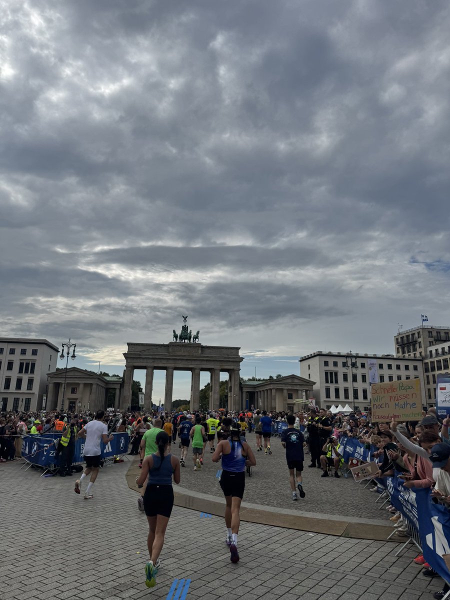 lgarrendu's tweet photo. 42km #berlinmarathon2025 https://t.co/fQywbKJd34
