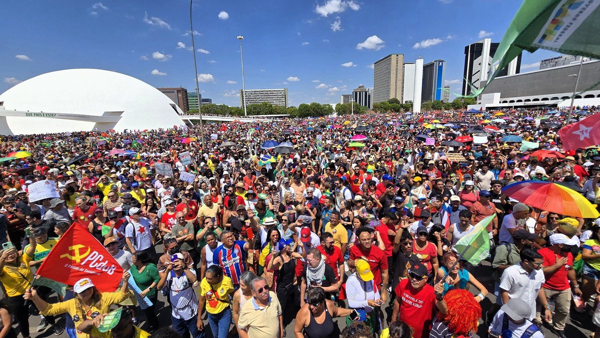 🚨 AGORA : Milhares de pessoas vão as ruas em Brasília contra a PEC da Bandidagem! E tá só começando, VAI BOMBAR!

📸Ana Pessoa / Mídia NINJA