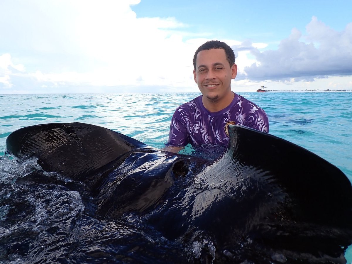 UprisingFC's tweet photo. WHAT A CATCH ⚽

Here is an amazing photo of our Player/President @tre_uprisingfc with a Sting Ray whilst in the Cayman Islands! 

#oneclubonegoal https://t.co/fbRACUtJGH