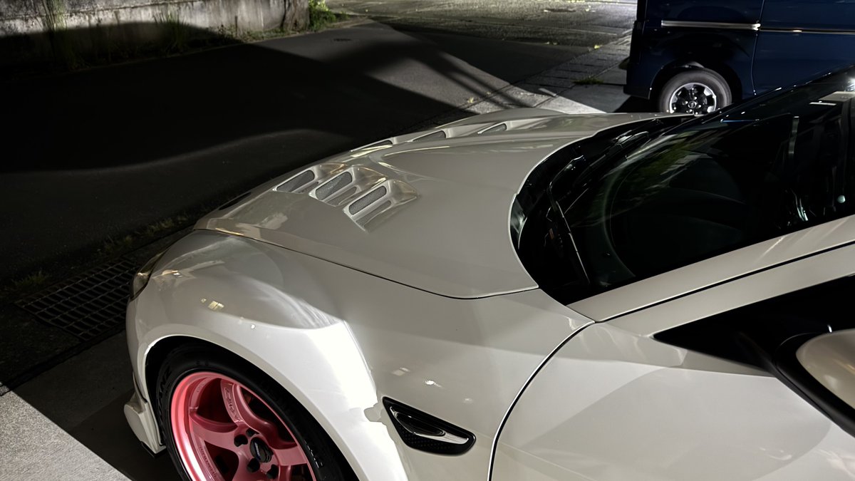 n_tRX8's tweet photo. 用事済ませて8の洗車
来週はヴァレンティ感謝祭なので綺麗に
今回はLilさんからついに発売された超光沢シャンプーVeilで洗ってmoreで仕上げました
施行直後でこの艶やばい
Veilは香料入りもありますが、私は匂いは不要なので無香料
終わったら真っ暗
#Lil_Detail_lab
#Veil
#and_more https://t.co/fvVJPWYA79