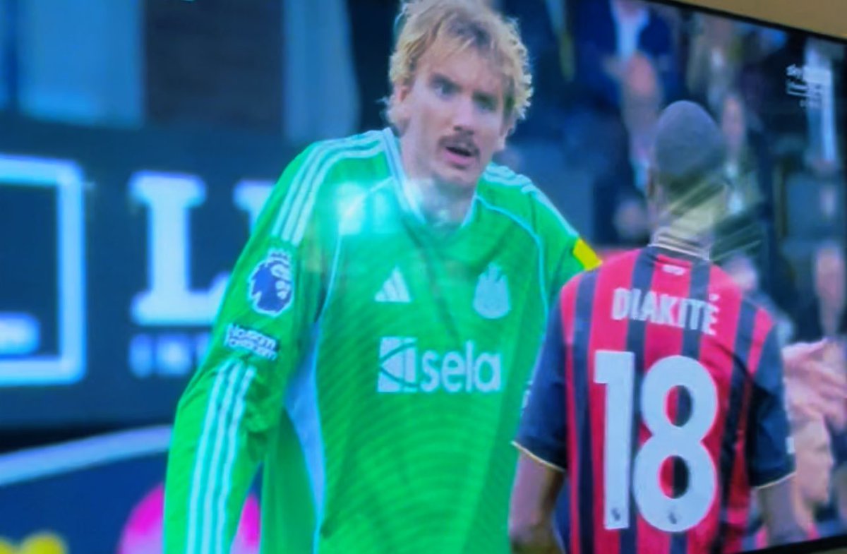 UltraStarTime's tweet image. Prolonged shirt-pull by Diakite drags Woltemade down in the box - it’s a penalty @FA_PGMOL @NUFC #BOUNEW 🚩