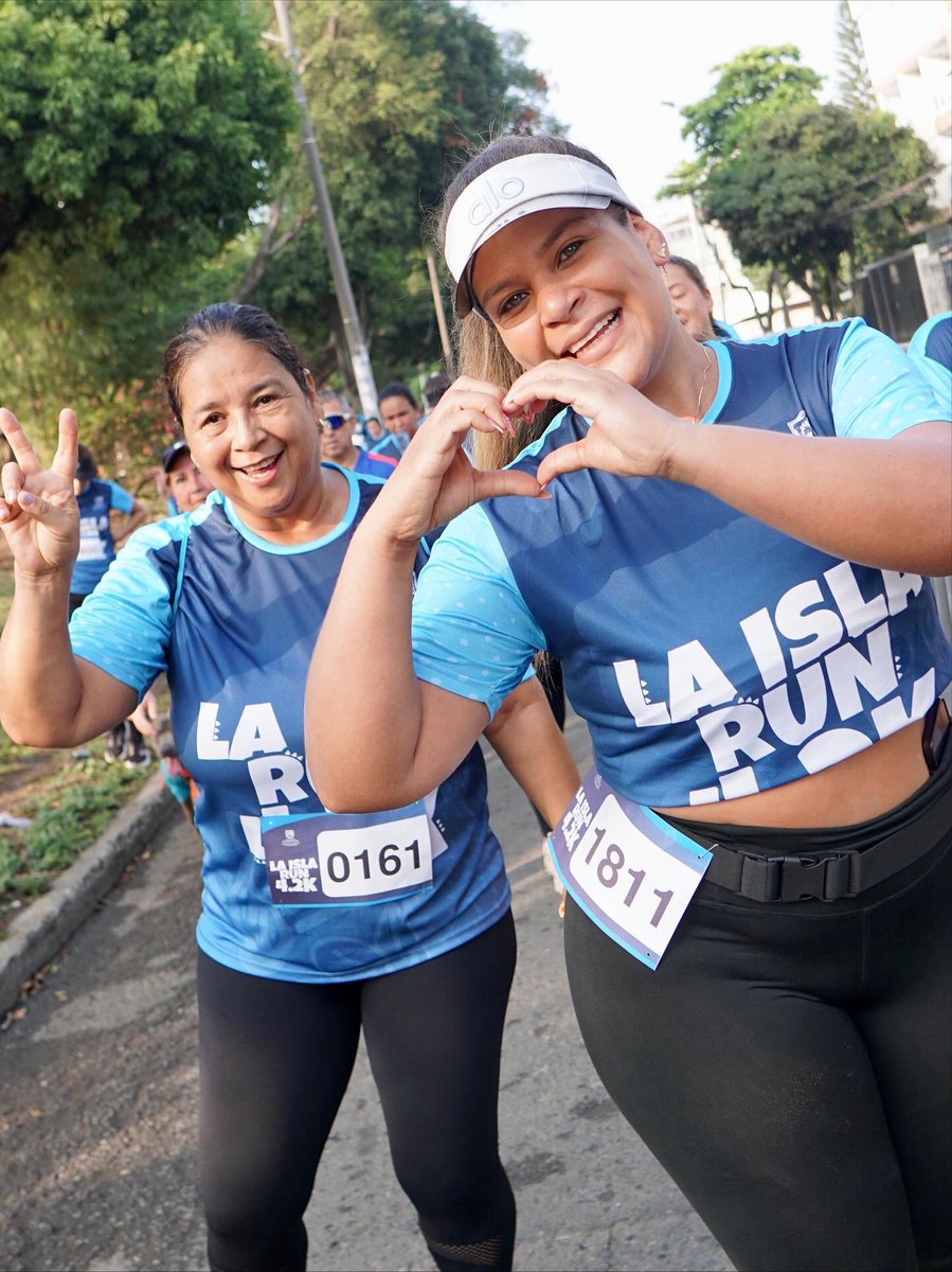 SecDeporteCali's tweet photo. En Cali le apostamos al deporte y al buen uso del tiempo libre. 
Con #LaIslaRun4_2K vivimos un domingo  diferente y con espacios para que la gente disfrute del deporte y se aleje de lo que no suma. Así se construye ciudad. 🔥💙 https://t.co/mYrZJkeJ1Z