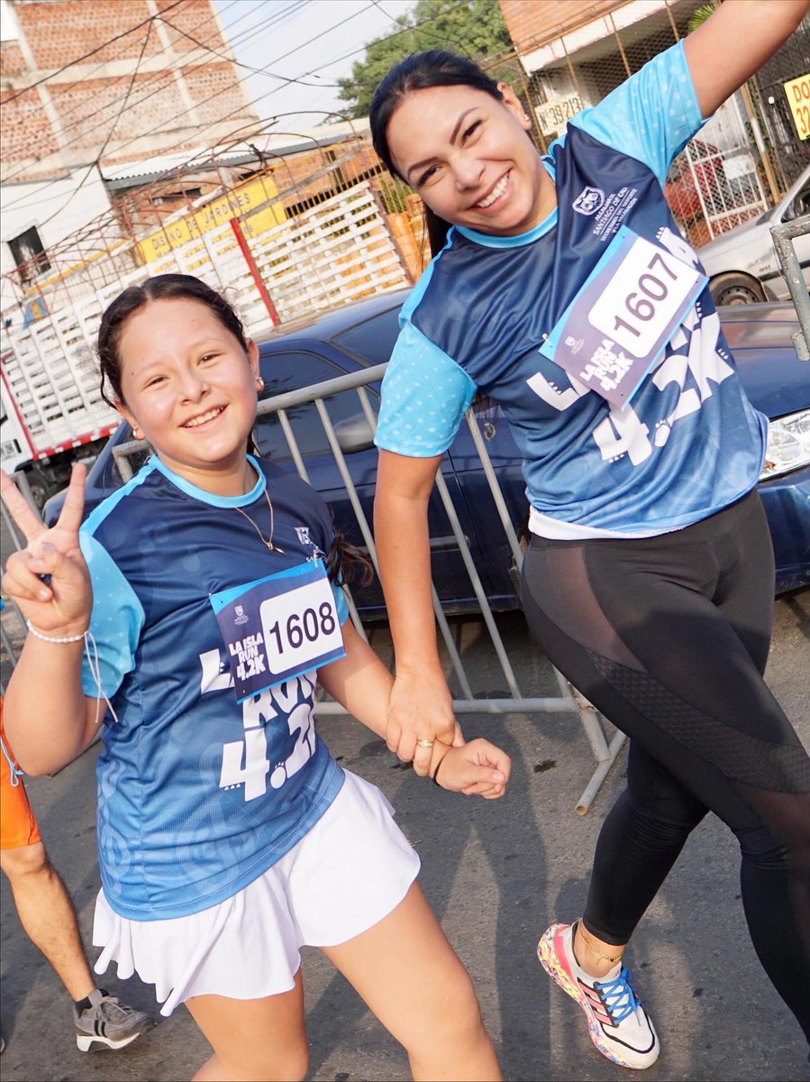 SecDeporteCali's tweet photo. En Cali le apostamos al deporte y al buen uso del tiempo libre. 
Con #LaIslaRun4_2K vivimos un domingo  diferente y con espacios para que la gente disfrute del deporte y se aleje de lo que no suma. Así se construye ciudad. 🔥💙 https://t.co/mYrZJkeJ1Z