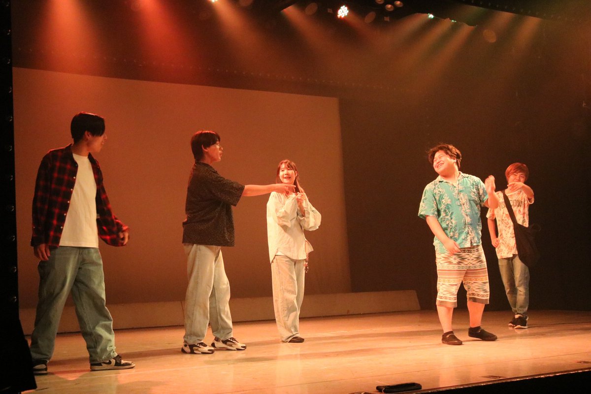 タレントアクターコース2年生イベント公演の演技•歌•ダンスの写真です⭐️

入学してから幾つものイベント成功を達成してきた皆のステージでの堂々とした姿は、まさに"エンターテイナー"でした🎉

卒業まであと半年😊
今後もイベント出演•オーディションが控えていますが、引き続き頑張りましょう✊