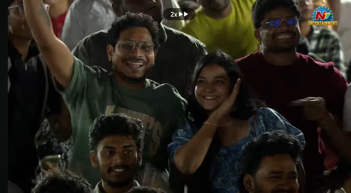 salinpradhan's tweet photo. OG pre release event lo BhAAi lady fan Thagedele
#OGPreRelease
#OG
#AlluArjun #AA22
@AlluArjunHCF @AlluArjunFolks @TrendsAlluArjun @AlluArjunTFC @AIAFAOnline https://t.co/RlIp0AMxM7