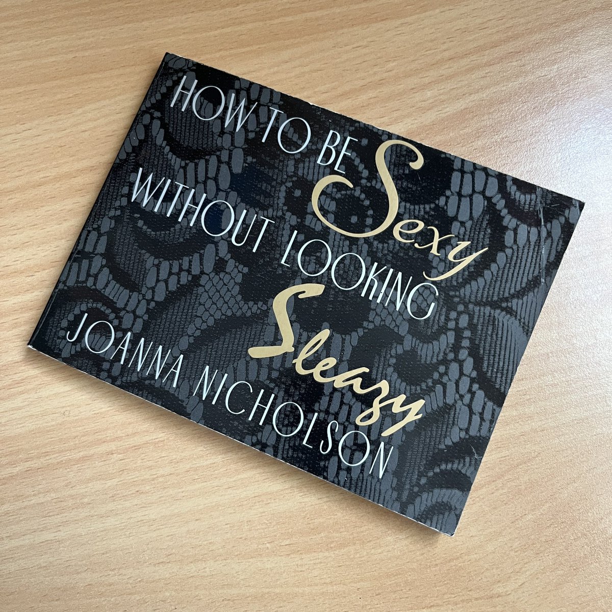 karens_style's tweet image. #StyleSunday: “Since first impressions are long lasting &amp;amp; so difficult to undo, use the following guideline before you go out the door: If you meet the man of your dreams today &amp;amp; he is with his mother, would he want her to meet you?” —JoAnna Nicholson (book)

Model 📸: Pinterest