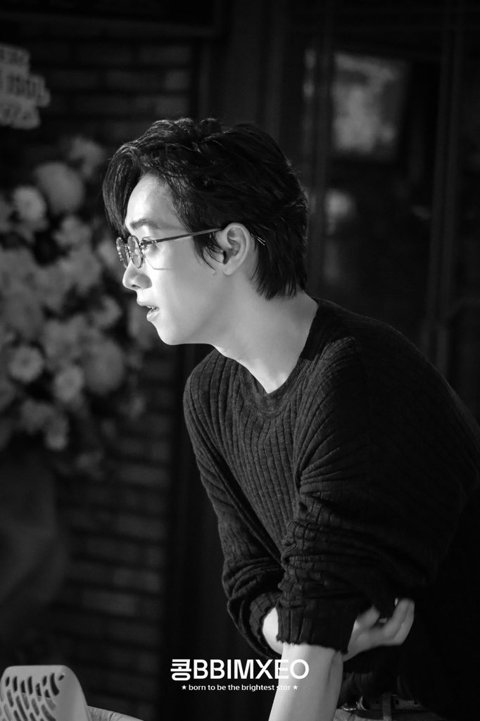 bbimxeo's tweet photo. (250718) "Dán Mắt" MV Premier 

black&amp;white 🖤

#CONGB #AnhTraiSayHi #AnhTraiSayHi2025 https://t.co/ikFv6m27pn