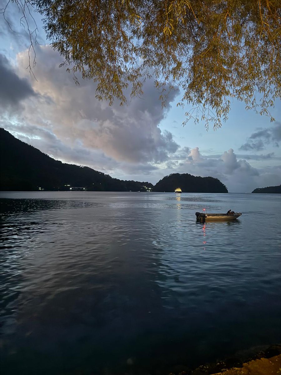 Cinta bukan sekedar romantika belaka 
Ia tindakan 

Nyata 

Bukan abal-abal 

#CelahAwan 
#AksaraUntukNegeri
#dipinggirjalan