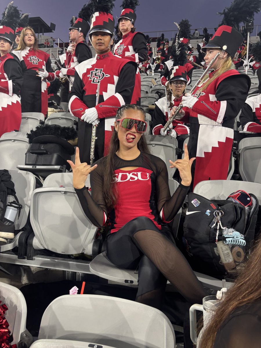 rmscrdni's tweet image. SDSU 34-0 over Cal! Good times for my daughter.