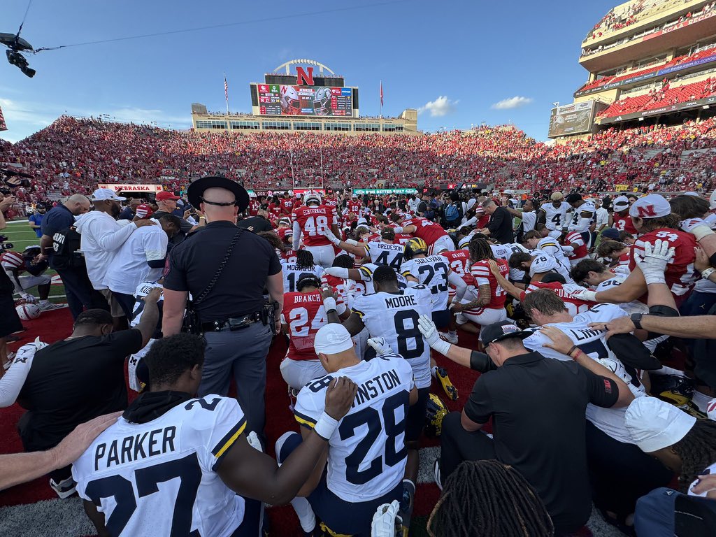The world is healing. 

Michigan &amp; Nebraska gather in prayer post game.

More of this!!!! 

Make America see Jesus everyday!! 🇺🇸

Spiritual problems cannon be solved politically.